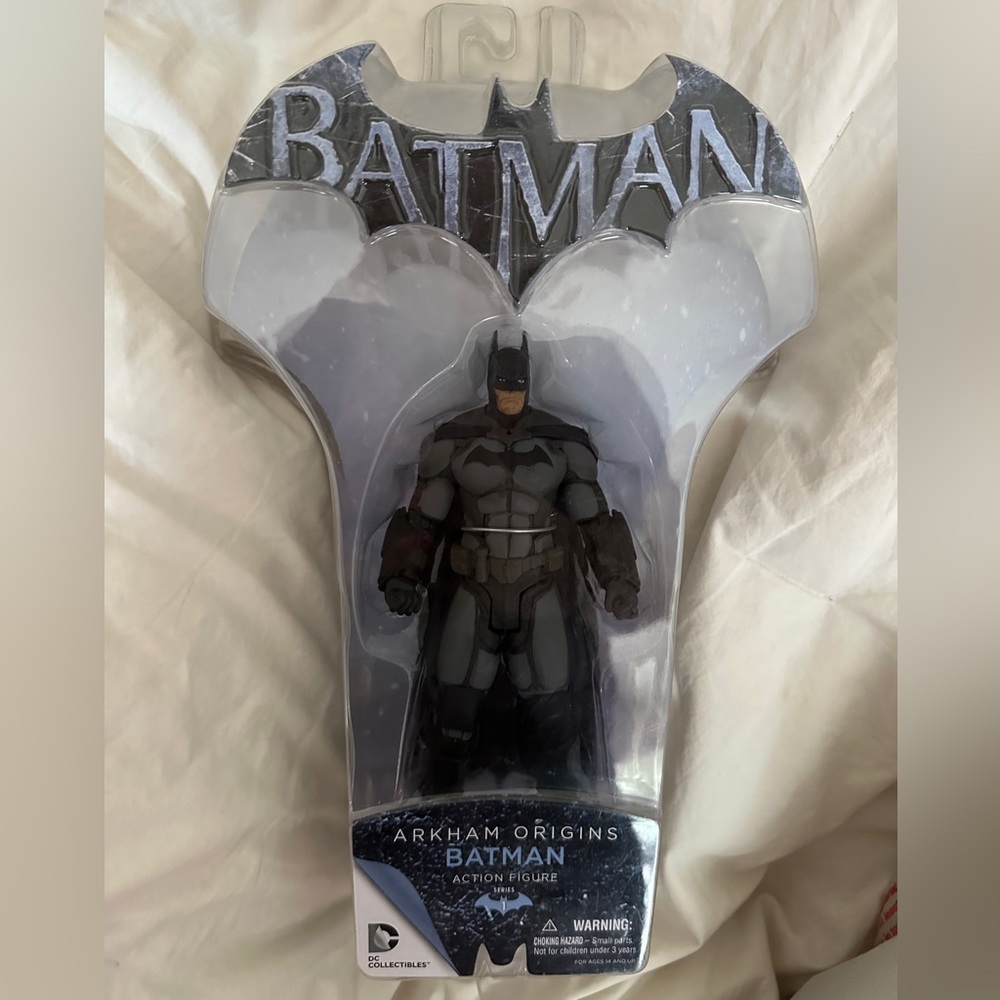 NWOT Arkham Origins Series 1 Batman action figure